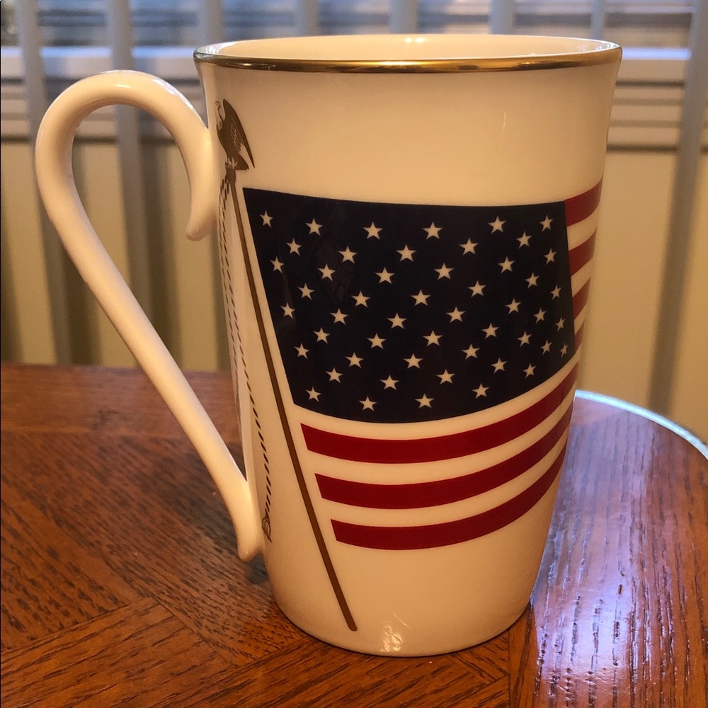FLAG FOR FREEDOM MUG BY LENOX "TWIN TOWERS FUND" 911 MEMORIAL CIRCA. 2002
